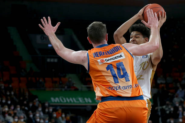 在主场轻松 在主场轻松