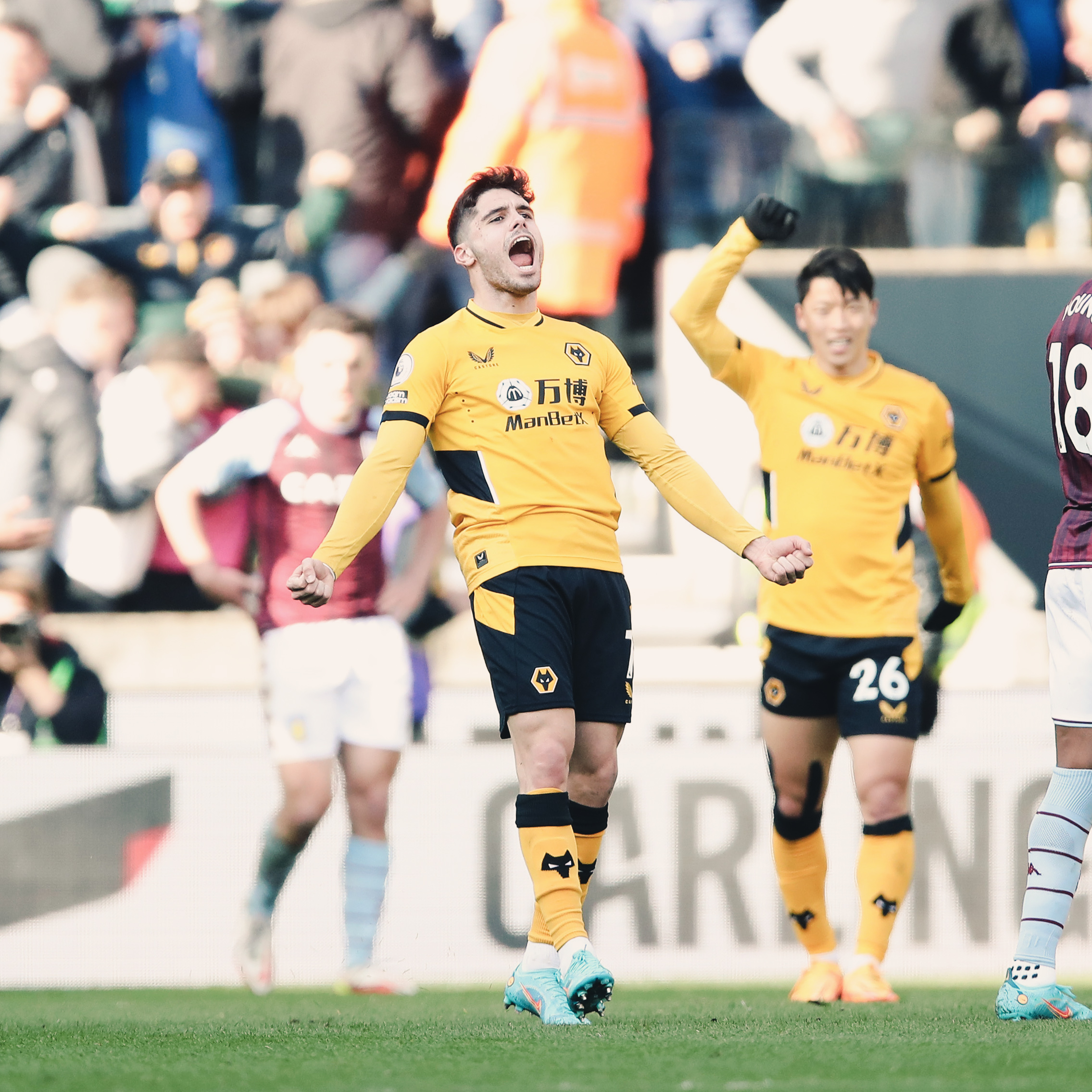 他的一举一 他的一举一